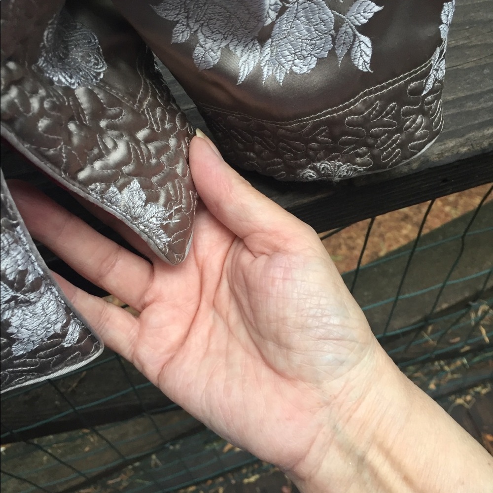 Mandarin silk reversible  quilted embroidered  burgundy jacket - Picture 9 of 16
